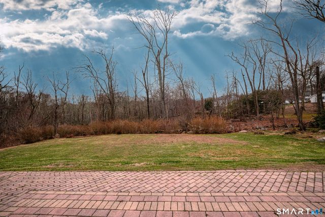 17 Arrowhead Lane, Branford, CT 06405