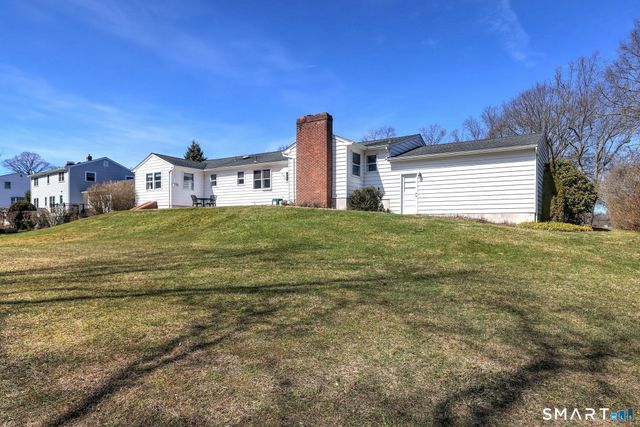 17 Arrowhead Lane, Branford, CT 06405