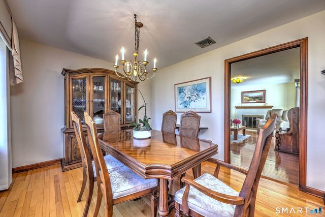 17 Arrowhead Lane, Branford, CT 06405