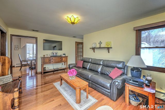 17 Arrowhead Lane, Branford, CT 06405