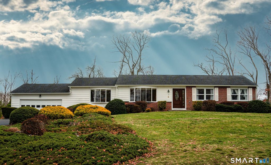 17 Arrowhead Lane, Branford, CT 06405
