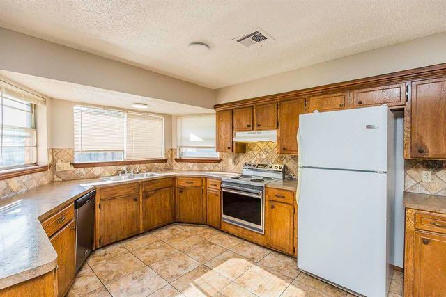 912 NW Columbia Ave, Lawton, OK 73507