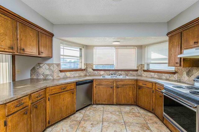 912 NW Columbia Ave, Lawton, OK 73507