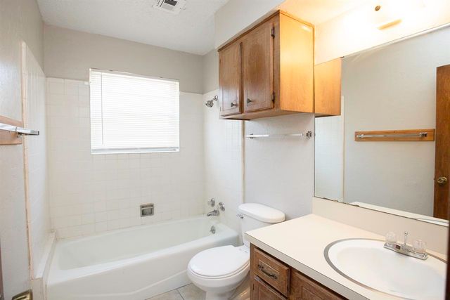 912 NW Columbia Ave, Lawton, OK 73507