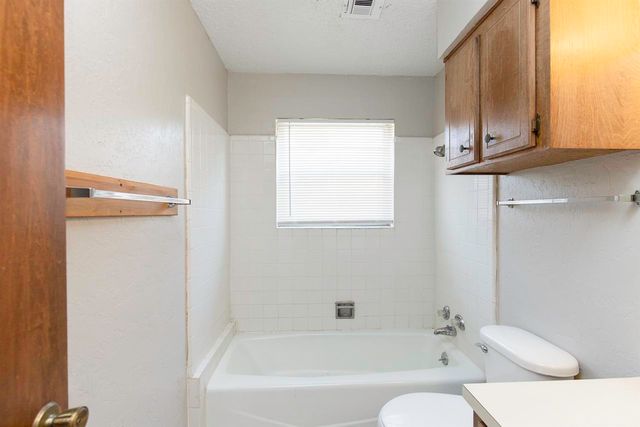 912 NW Columbia Ave, Lawton, OK 73507