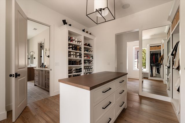 515A Continental Dr, Nashville, TN 37209