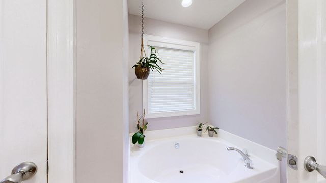 112 Holly Ln, White House, TN 37188