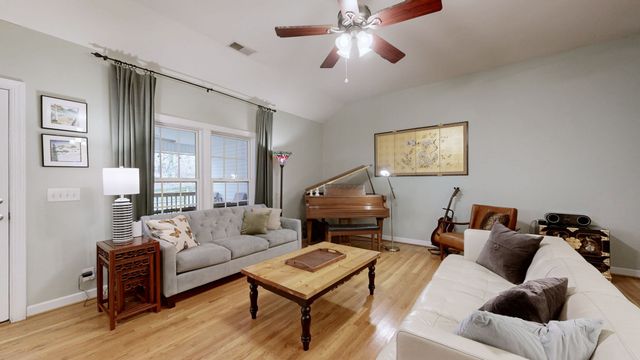 112 Holly Ln, White House, TN 37188