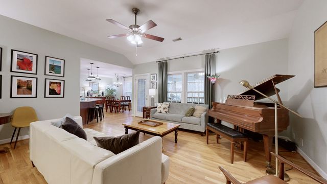 112 Holly Ln, White House, TN 37188