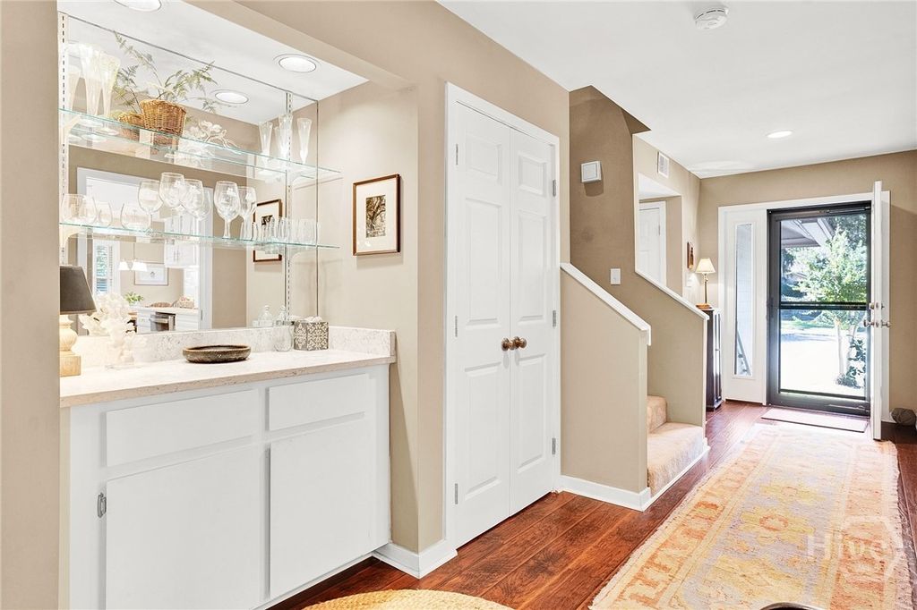 Image 10 of property listing at 5 Franklin Court, Savannah, GA 31411