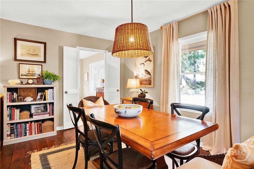 Image 14 of property listing at 5 Franklin Court, Savannah, GA 31411