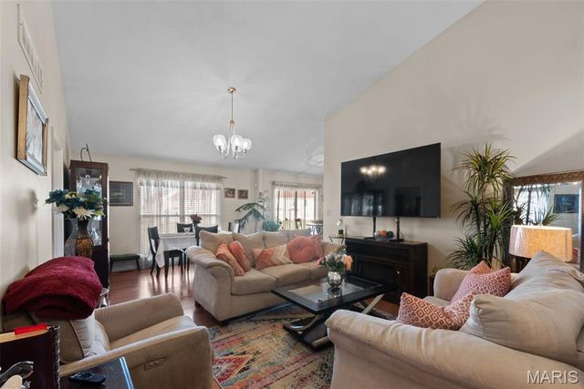 4526 Richmond Forest Drive, Florissant, MO 63034