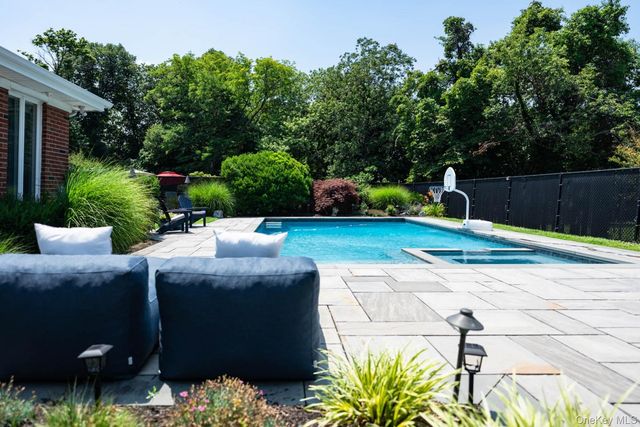 5 High Court, Bayville, NY 11709