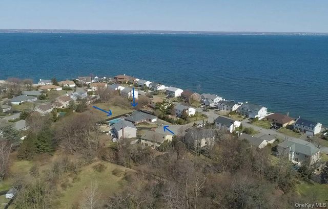 5 High Court, Bayville, NY 11709