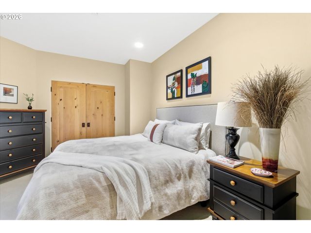 19885 Sw ATEN Rd, Beaverton, OR 97007