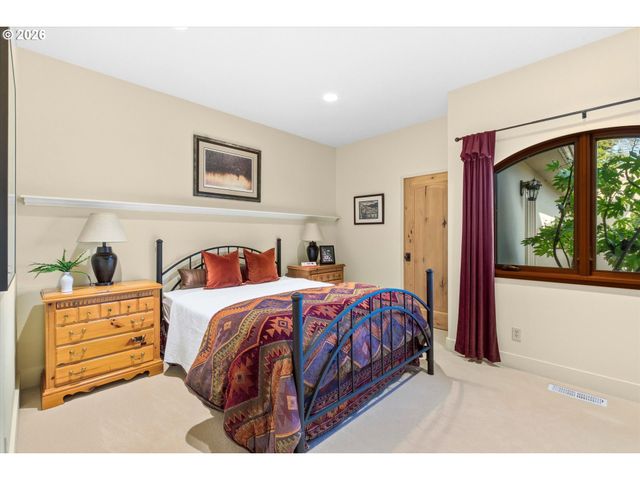 19885 Sw ATEN Rd, Beaverton, OR 97007