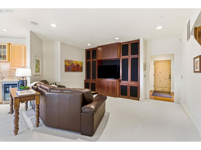 19885 Sw ATEN Rd, Beaverton, OR 97007