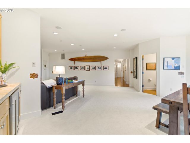 19885 Sw ATEN Rd, Beaverton, OR 97007