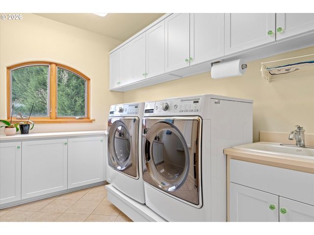 19885 Sw ATEN Rd, Beaverton, OR 97007