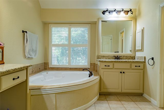 814 Doral Drive, Mansfield, TX 76063