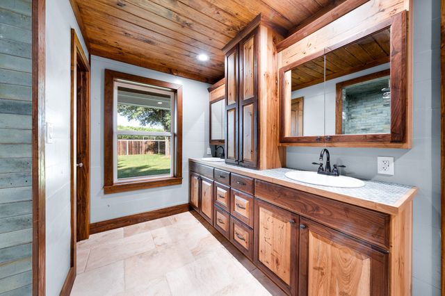 5900 County Road 3704, Athens, TX 75752