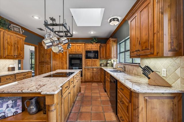 906 Valle Vista Drive, Athens, TX 75751