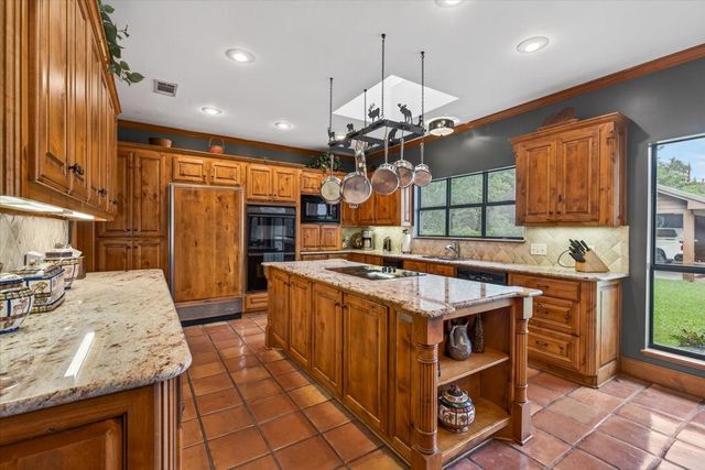 906 Valle Vista Drive, Athens, TX 75751