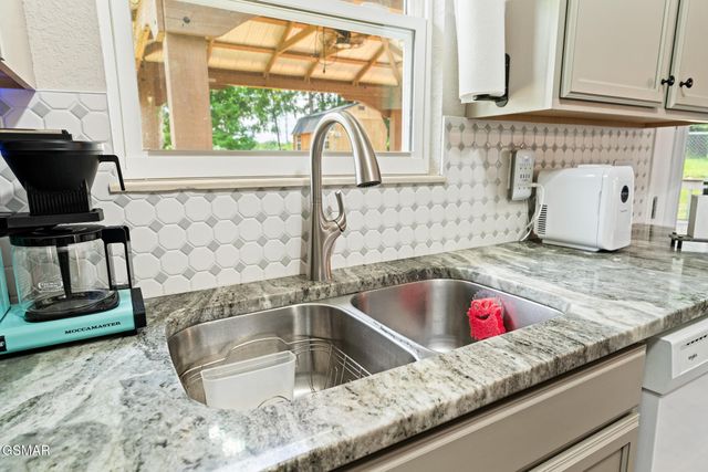 2360 Pinewood Drive, Maryville, TN 37803