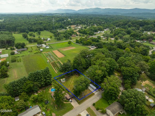 2360 Pinewood Drive, Maryville, TN 37803