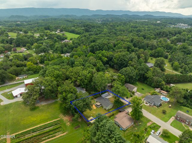 2360 Pinewood Drive, Maryville, TN 37803