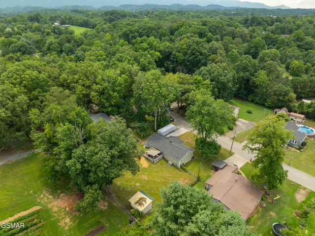 2360 Pinewood Drive, Maryville, TN 37803