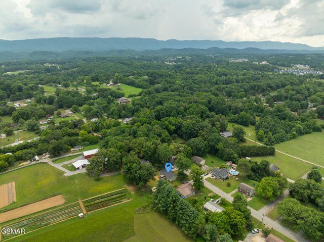 2360 Pinewood Drive, Maryville, TN 37803