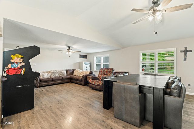 2360 Pinewood Drive, Maryville, TN 37803