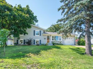 9425 Northwood Parkway, New Hope, MN 55427