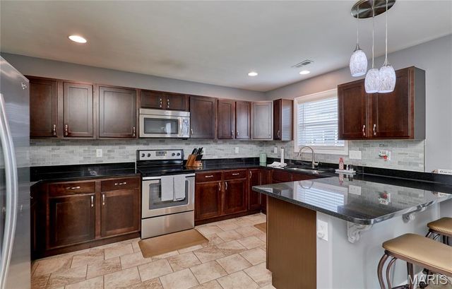 437 Prairie Creek Drive, Wentzville, MO 63385