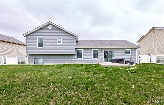 437 Prairie Creek Drive, Wentzville, MO 63385