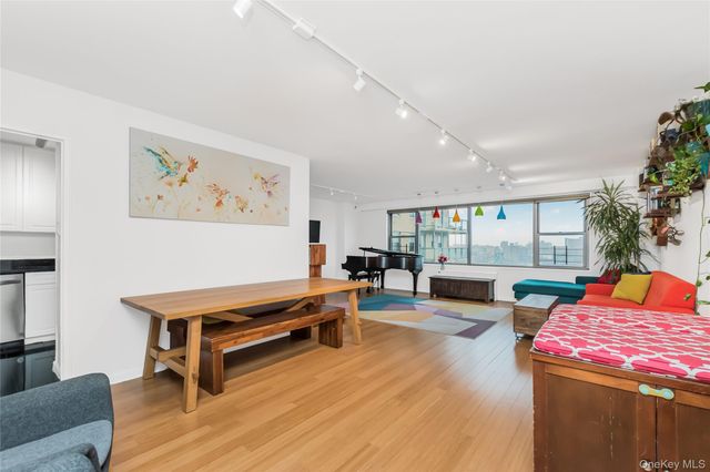 2500 Johnson Avenue 15G, Bronx, NY 10463