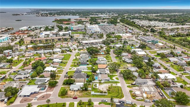 2464 DEL RIO WAY, Dunedin, FL 34698
