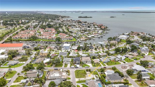 2464 DEL RIO WAY, Dunedin, FL 34698