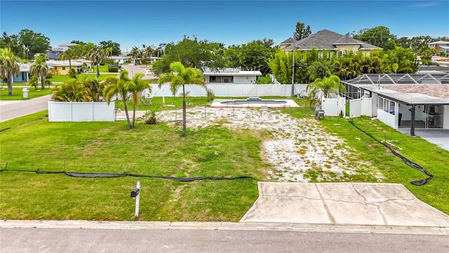 2464 DEL RIO WAY, Dunedin, FL 34698