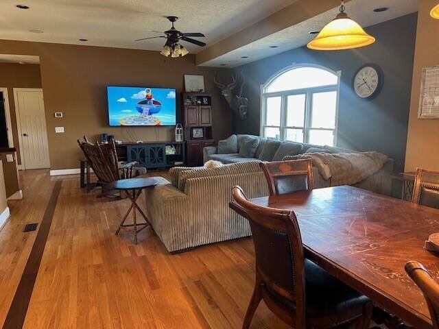 6481 Private Road 1182, West Plains, MO 65775