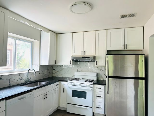 8638 Trumbull Avenue 2, Skokie, IL 60076