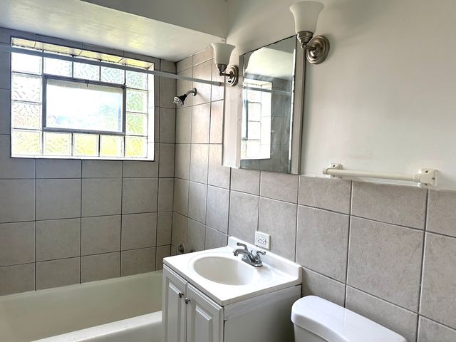 8638 Trumbull Avenue 2, Skokie, IL 60076