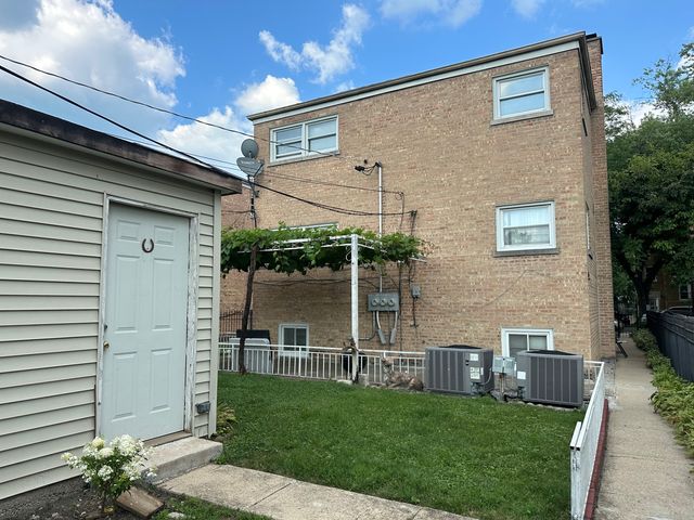 8638 Trumbull Avenue 2, Skokie, IL 60076