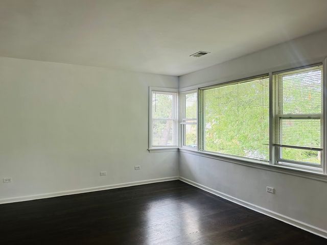 8638 Trumbull Avenue 2, Skokie, IL 60076