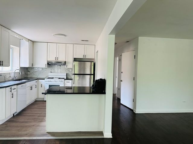 8638 Trumbull Avenue 2, Skokie, IL 60076