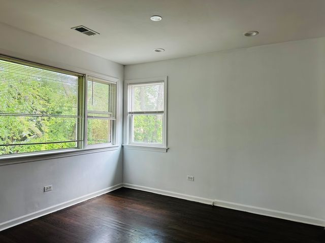 8638 Trumbull Avenue 2, Skokie, IL 60076
