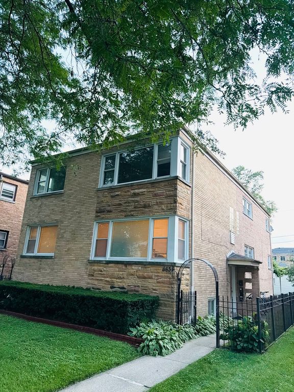 8638 Trumbull Avenue 2, Skokie, IL 60076