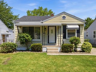 19197 Woodland Street, Harper Woods, MI 48225
