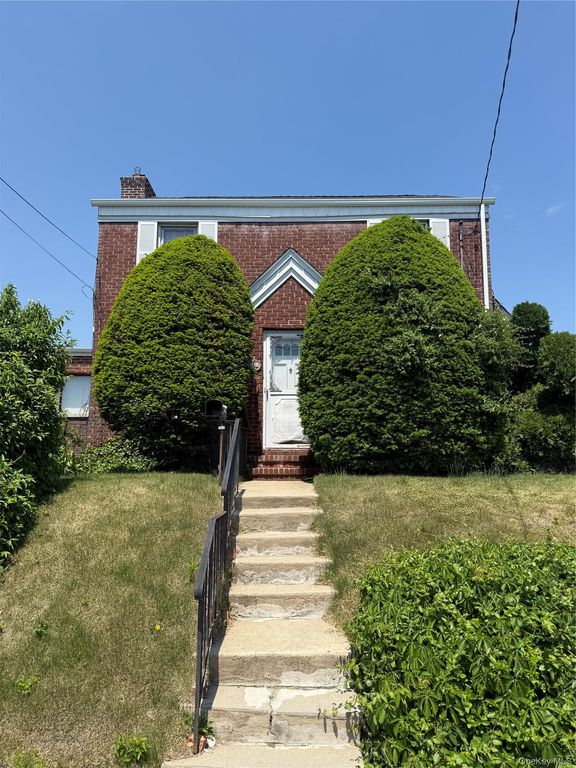 201 15 26th Avenue, Bayside, NY 11360